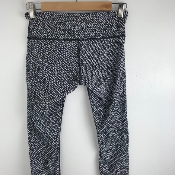 Lululemon Wunder Under Crop III Scatter Star Crops - Picture 8 of 10
